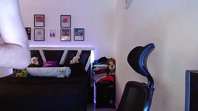 Snapshot of Sebasxxl12 chatting on 02-11-26, 05:40 Sebasxxl12 online show from 02-11-26, 05:40