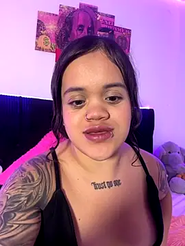 Snapshot of Sussyroxxx chatting on 11-27-25, 06:04 Sussyroxxx online show from 11-27-25, 06:04