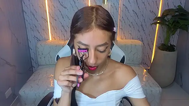 Snapshot of Terry_tx chatting on 11-14-25, 01:10 Terry tx online show from 11-14-25, 01:10