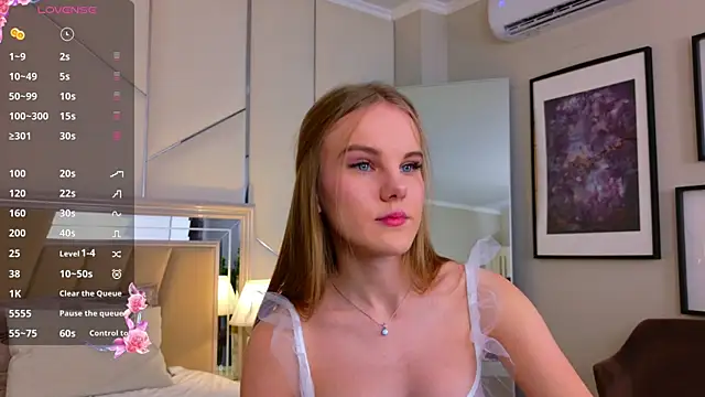 Snapshot of Lili_Lohan chatting on 11-15-25, 05:20 Lili Lohan online show from 11-15-25, 05:20