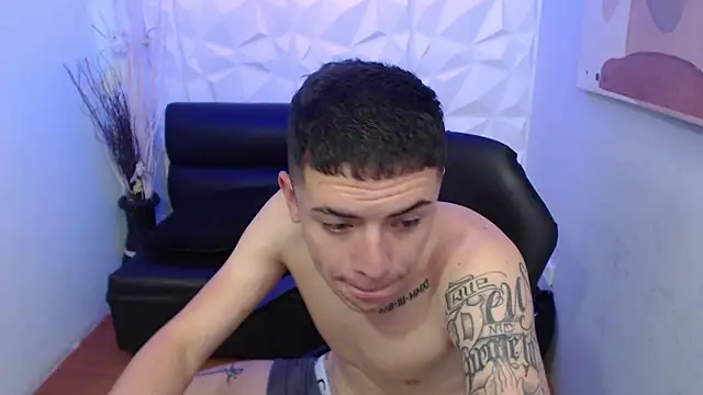 Snapshot of Adam_Blaze chatting on 10-29-25, 06:20 Adam Blaze online show from 10-29-25, 06:20