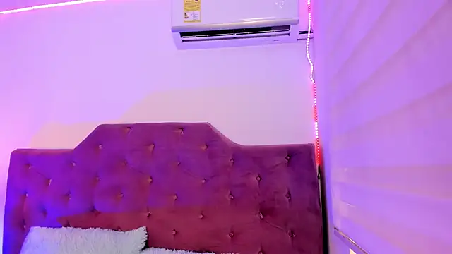 ScarletDesire  online show from 10-07-25, 07:33