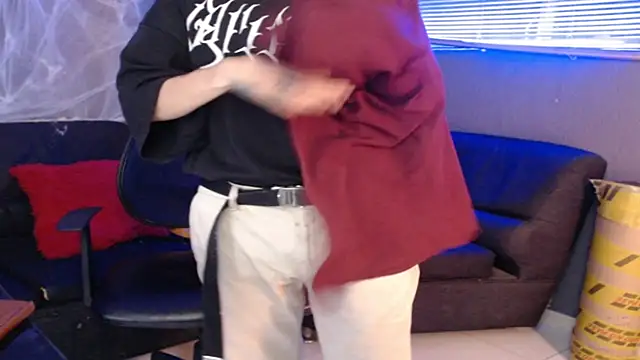 Kuregari xs online show from 10-31-25, 04:46