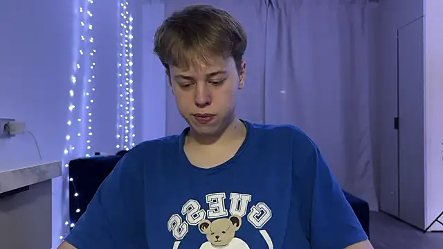  bee boy  online show from 10-10-25, 03:33