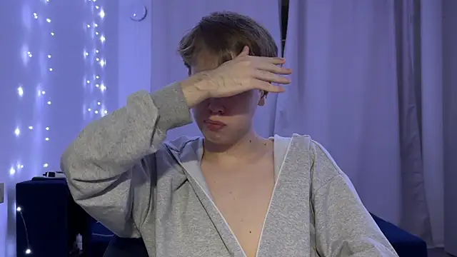  bee boy  online show from 10-12-25, 03:44