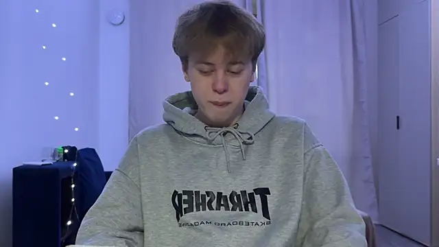  bee boy  online show from 11-21-25, 01:10