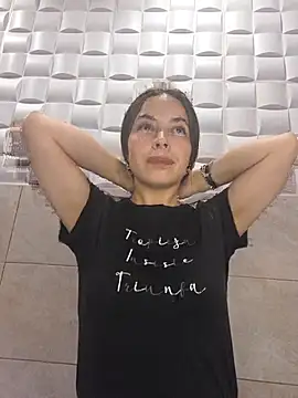 EmmaValencia  online show from 10-22-25, 08:30