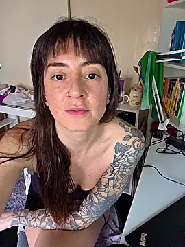 Snapshot of dandanbarr chatting on 11-18-25, 04:22 dandanbarr online show from 11-18-25, 04:22