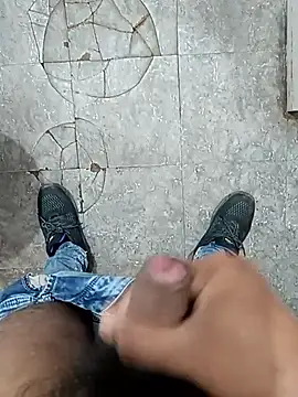 SlipperyRebound0 online show from 11-20-25, 05:01