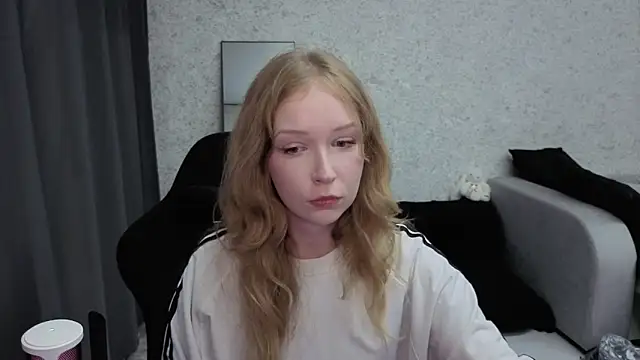 Snapshot of Kitti_sweet chatting on 10-05-25, 01:42 Kitti sweet online show from 10-05-25, 01:42