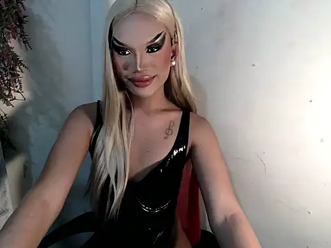 Snapshot of amandareddragon chatting on 10-14-25, 10:49 amandareddragon online show from 10-14-25, 10:49