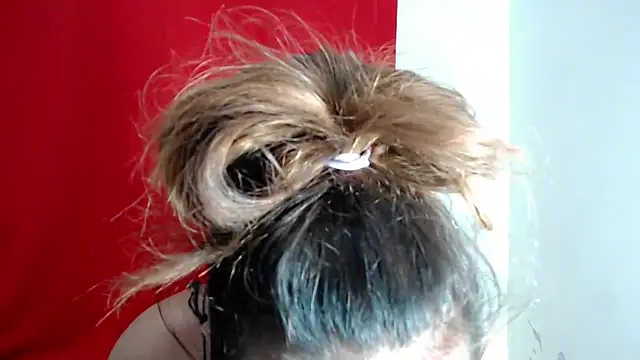 Snapshot of amandareddragon chatting on 11-18-25, 06:40 amandareddragon online show from 11-18-25, 06:40