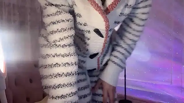 Snapshot of Titi-175 chatting on 11-30-25, 11:14 Titi-175 online show from 11-30-25, 11:14