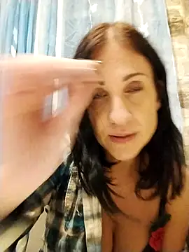 Snapshot of Gussinitaa chatting on 10-06-25, 04:15 Gussinitaa online show from 10-06-25, 04:15