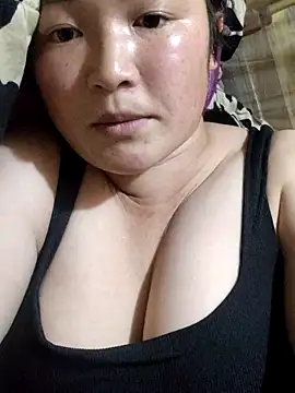 linhmiucute online show from 10-17-25, 02:30