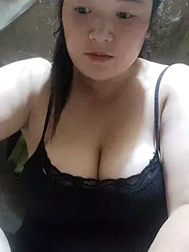 linhmiucute online show from 10-24-25, 01:07