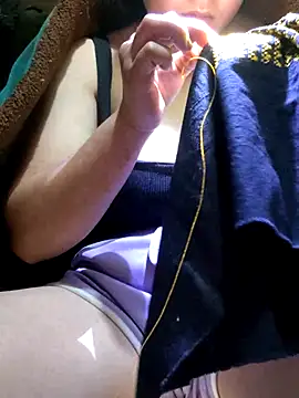 linhmiucute online show from 10-26-25, 01:33