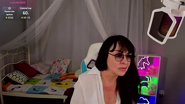 LindaRomero online show from 09-28-25, 03:28