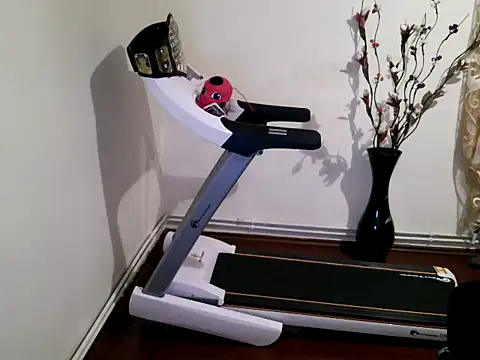 Snapshot of KingAdonisss chatting on 10-15-25, 04:40 KingAdonisss online show from 10-15-25, 04:40