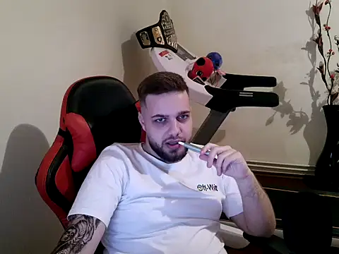 Snapshot of KingAdonisss chatting on 10-17-25, 08:50 KingAdonisss online show from 10-17-25, 08:50