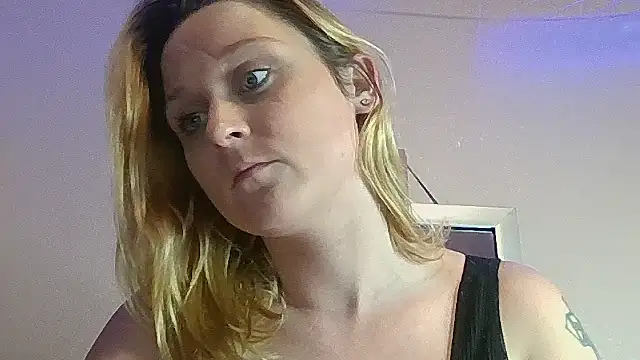 Queen2454 online show from 10-16-25, 08:54