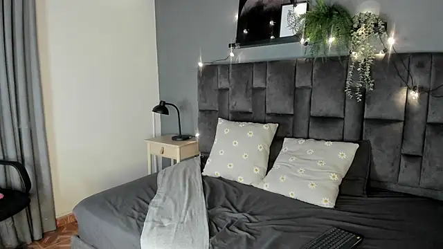 Julietasweett   online show from 10-27-25, 07:40