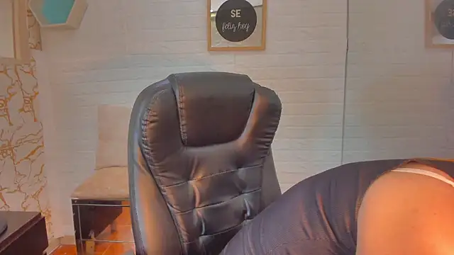 Eily Blunts online show from 10-22-25, 07:35