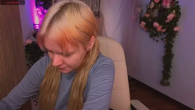 Snapshot of kitten_murray_ chatting on 11-04-25, 05:28 kitten murray online show from 11-04-25, 05:28