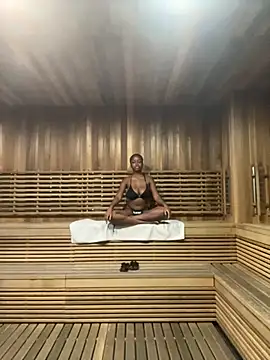 tia   fox online show from 11-10-25, 11:31