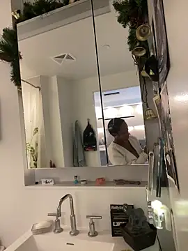 tia   fox online show from 02-25-26, 05:11