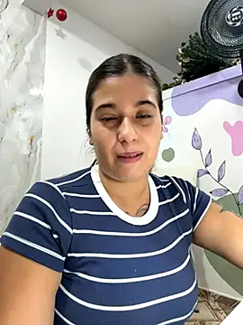 Snapshot of violeticafox chatting on 12-18-25, 02:17 violeticafox online show from 12-18-25, 02:17