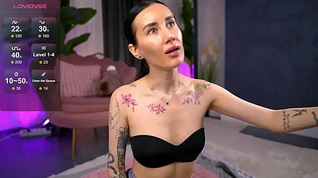 Snapshot of SerenaVelour chatting on 10-24-25, 10:11 SerenaVelour online show from 10-24-25, 10:11