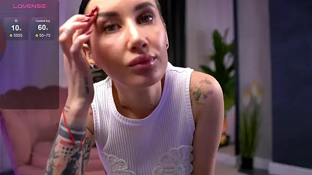 Snapshot of SerenaVelour chatting on 11-04-25, 11:09 SerenaVelour online show from 11-04-25, 11:09