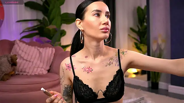 Snapshot of SerenaVelour chatting on 11-13-25, 11:20 SerenaVelour online show from 11-13-25, 11:20