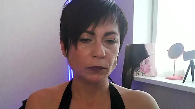 Ashley Brookss online show from 11-11-25, 09:42