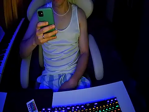 Snapshot of Rryans chatting on 11-18-25, 09:08 Rryans online show from 11-18-25, 09:08