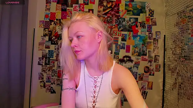 Snapshot of Callista_a chatting on 11-06-25, 11:22 Callista a online show from 11-06-25, 11:22