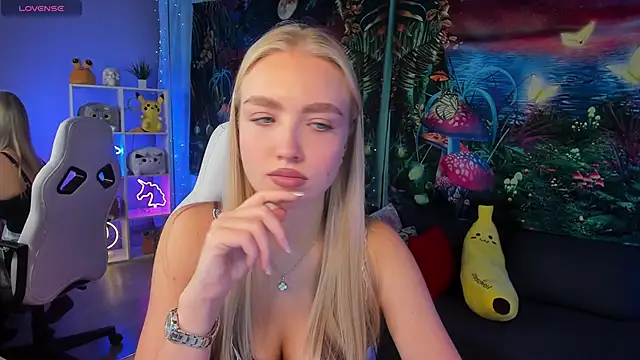 TessaGrays online show from 10-28-25, 10:52