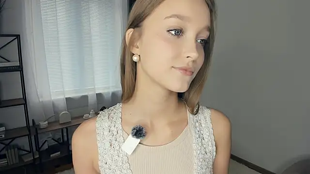 SerrenaAa online show from 10-15-25, 08:47