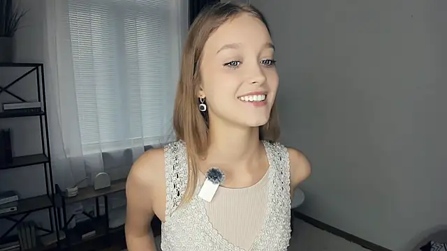 SerrenaAa online show from 10-16-25, 08:37