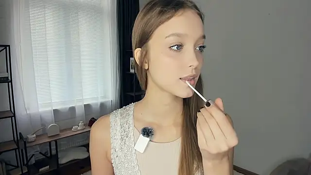 SerrenaAa online show from 10-18-25, 08:26