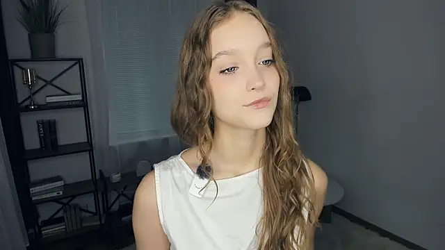 SerrenaAa online show from 11-21-25, 07:07