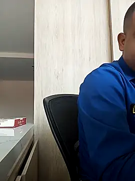 Roberto27051 online show from 10-04-25, 08:40