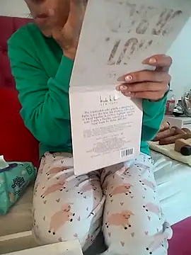 Snapshot of Valentina_Squirt- chatting on 11-27-25, 09:11 Valentina Squirt- online show from 11-27-25, 09:11