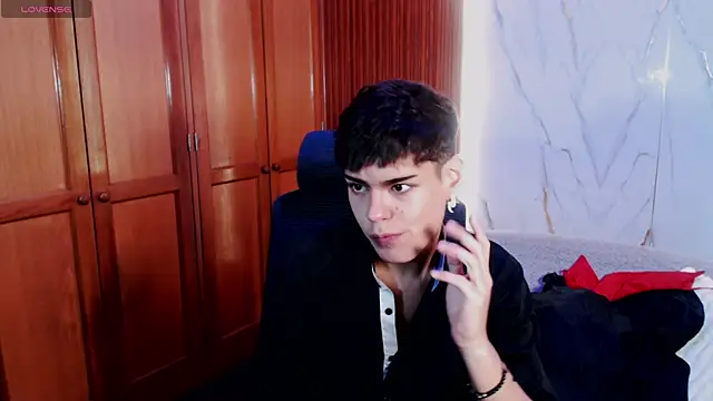 kevienmiet online show from 10-31-25, 01:23