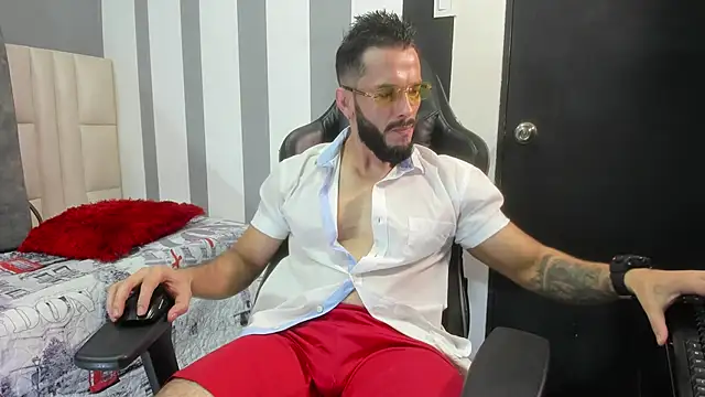 Snapshot of rambo_21_ chatting on 10-31-25, 11:55 rambo 21 online show from 10-31-25, 11:55