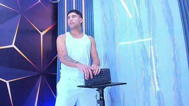 Snapshot of The_Boy_King chatting on 12-13-25, 07:53 The Boy King online show from 12-13-25, 07:53