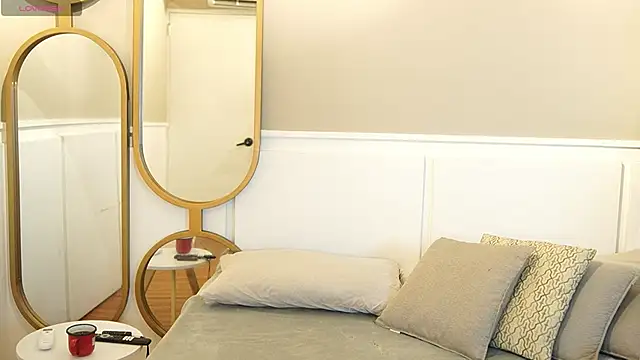 Roxy Vega online show from 11-19-25, 08:47