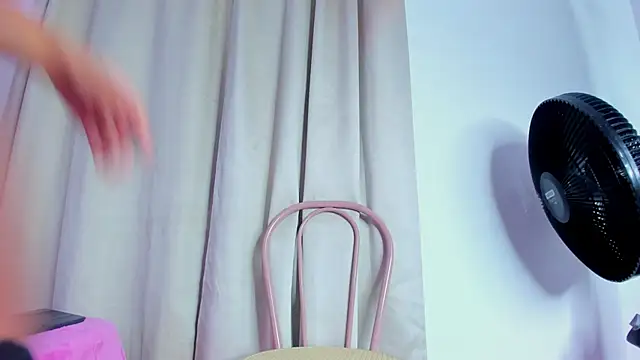 Snapshot of debbie_hans chatting on 10-27-25, 11:25 debbie hans online show from 10-27-25, 11:25