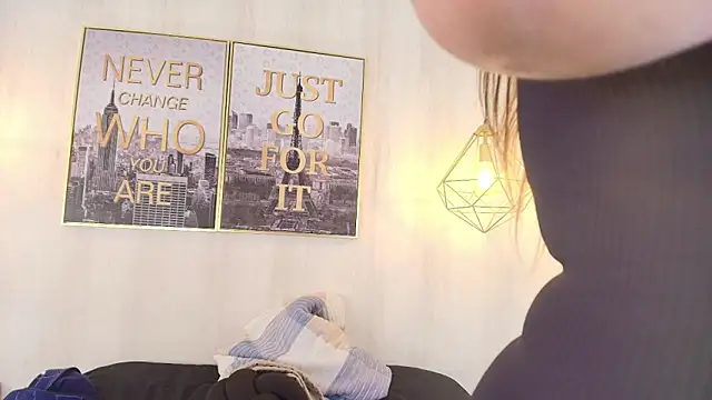 Cammi wagner online show from 12-18-25, 01:06